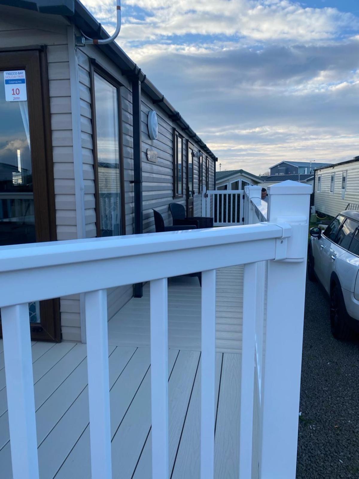 Luxury Romantic 2 Bedroom Caravan Trecco Bay