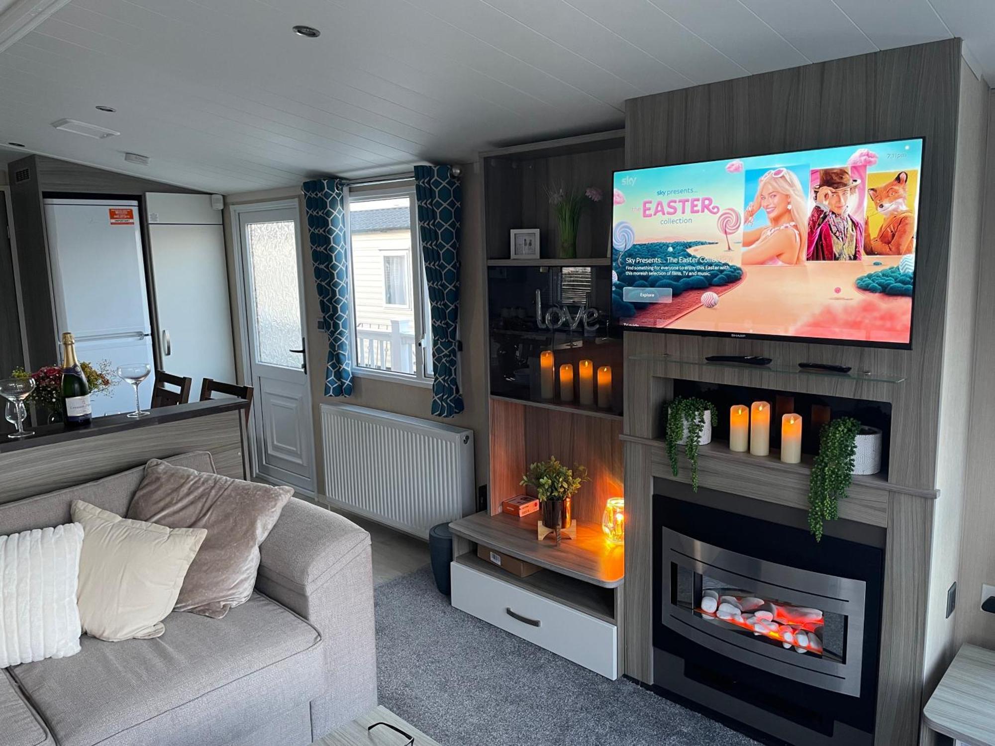 Luxury Romantic 2 Bedroom Caravan Trecco Bay Newton (Glamorgan)