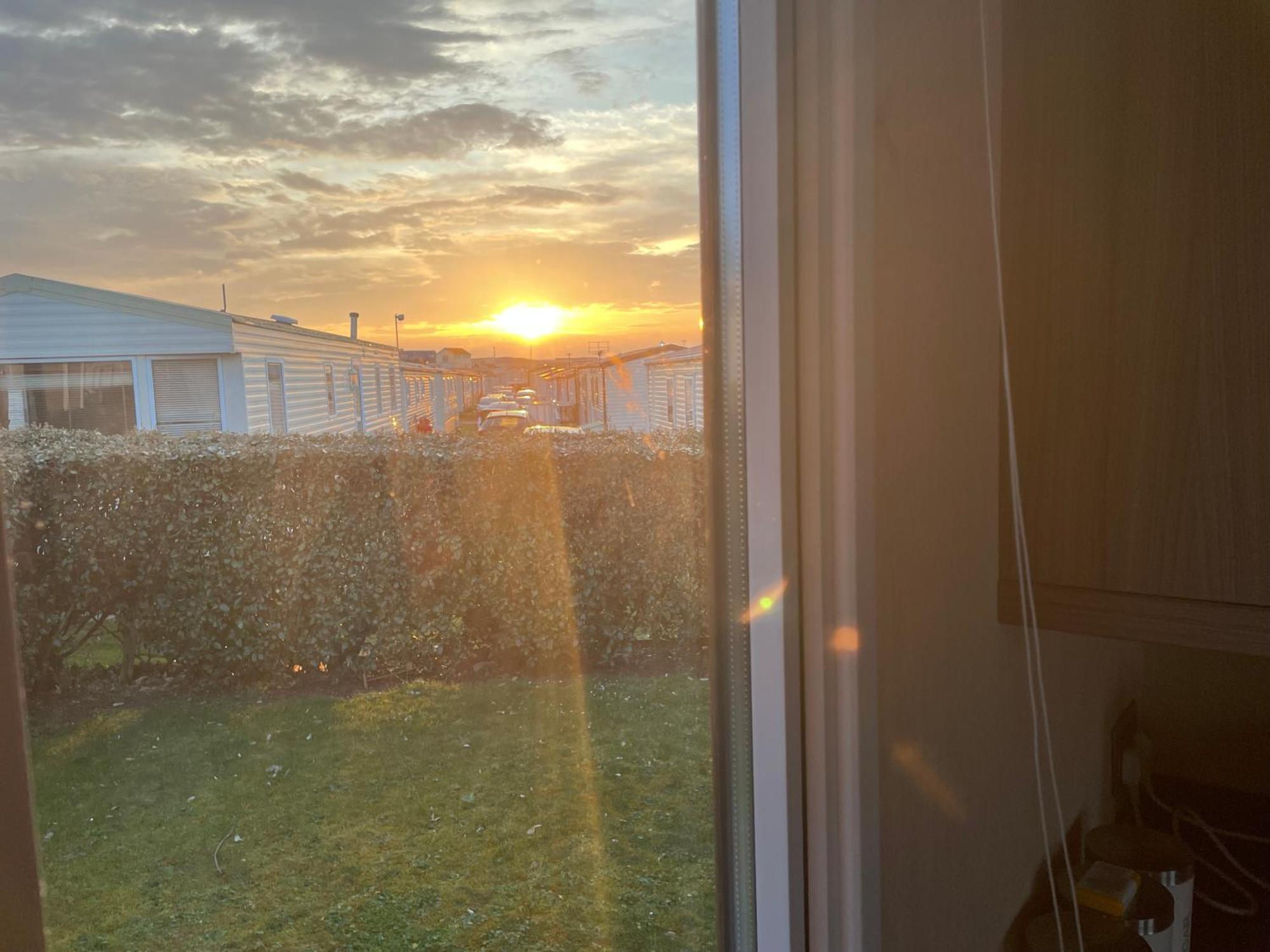 Luxury Romantic 2 Bedroom Caravan Trecco Bay Campsite