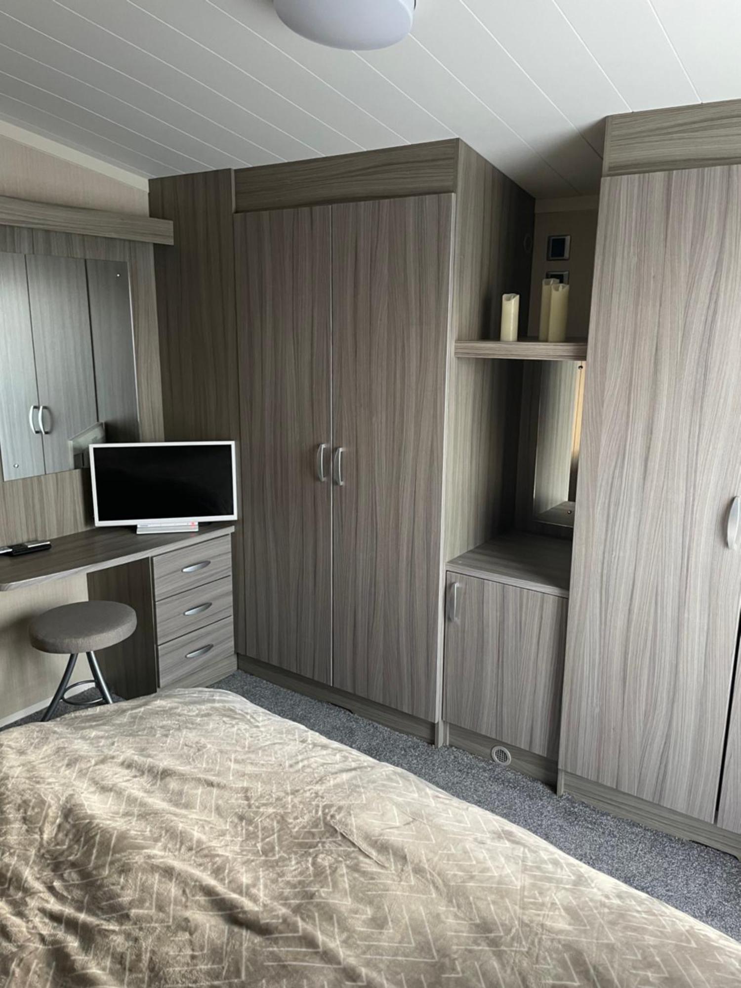 Luxury Romantic 2 Bedroom Caravan Trecco Bay *