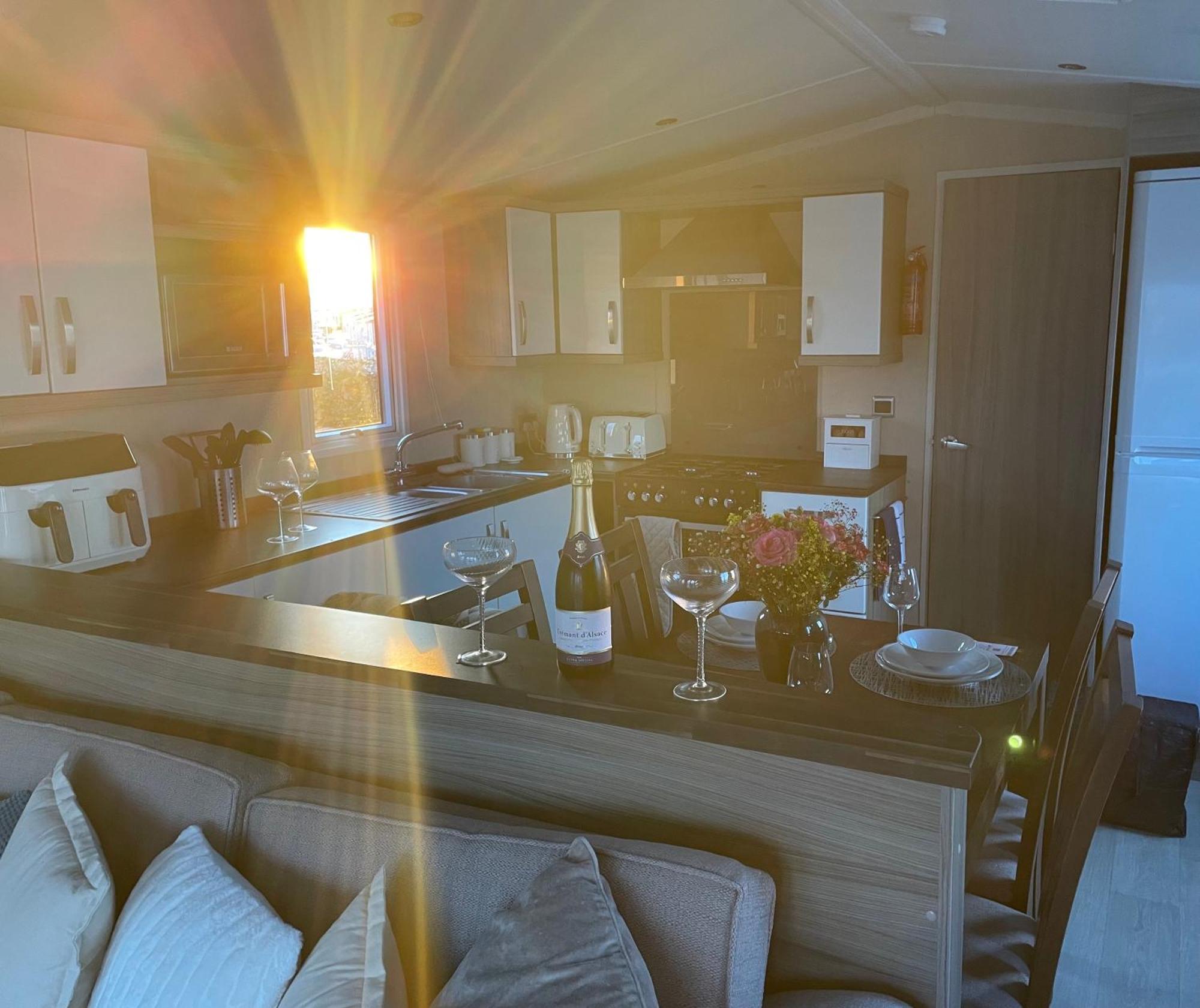 Campsite Luxury Romantic 2 Bedroom Caravan Trecco Bay Newton (Glamorgan)