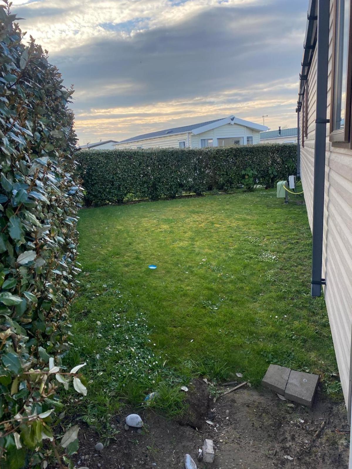 Luxury Romantic 2 Bedroom Caravan Trecco Bay